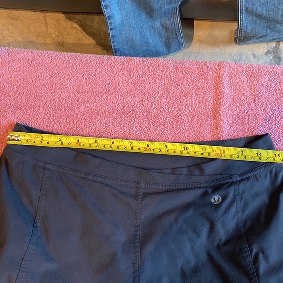 Vintage Lululemon Capris - Dark Grey With Tiny Stripe Size 8 - Picture 10 of 11